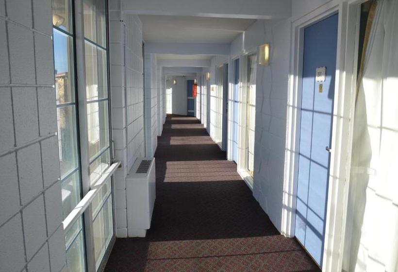 Отель Red Carpet Inn & Suites Ebensburg