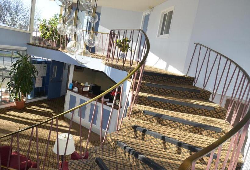 Отель Red Carpet Inn & Suites Ebensburg