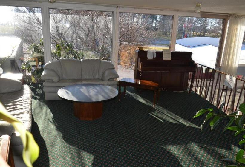 Отель Red Carpet Inn & Suites Ebensburg