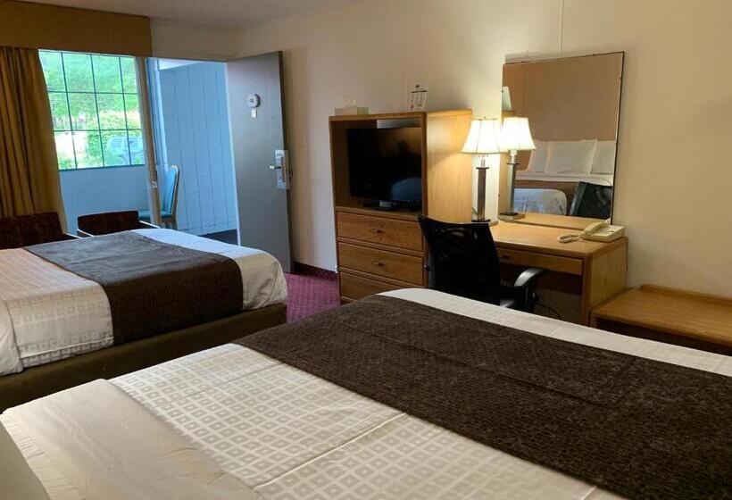 Отель Red Carpet Inn & Suites Ebensburg