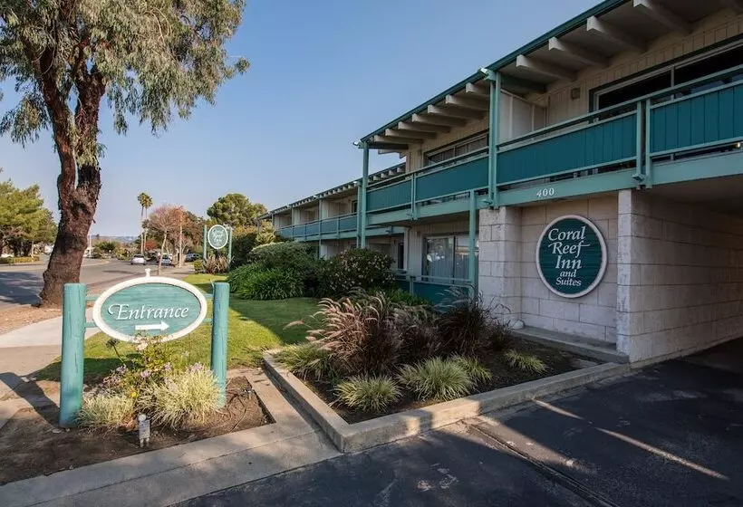 فندق على الطريق Coral Reef Inn & Condo Suites