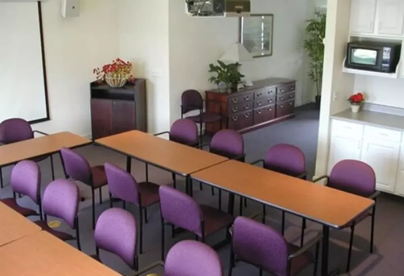 فندق على الطريق Coral Reef Inn & Condo Suites