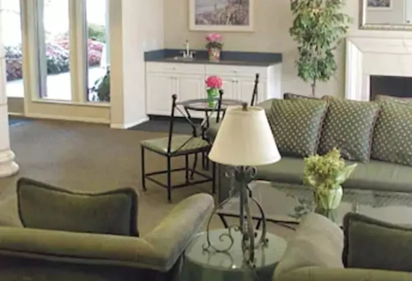 فندق على الطريق Coral Reef Inn & Condo Suites