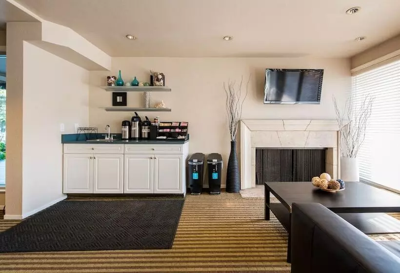 فندق على الطريق Coral Reef Inn & Condo Suites