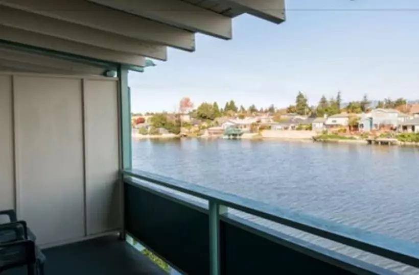 فندق على الطريق Coral Reef Inn & Condo Suites