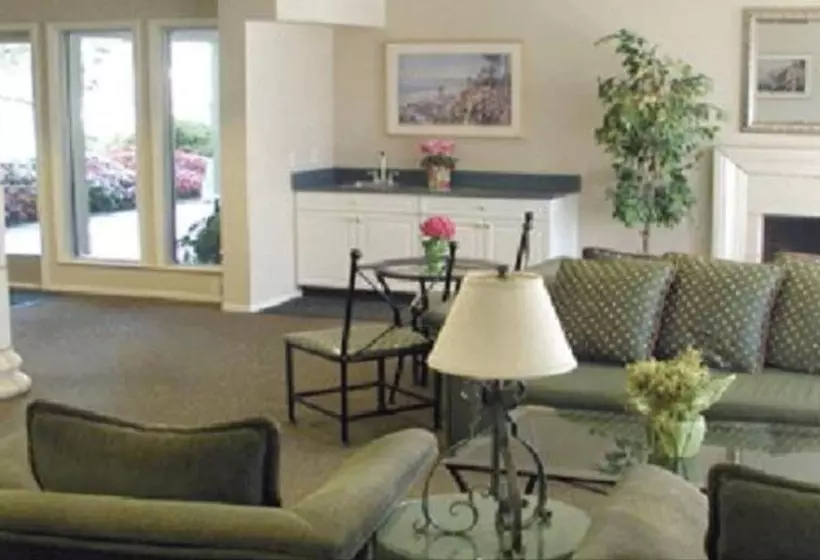 فندق على الطريق Coral Reef Inn & Condo Suites