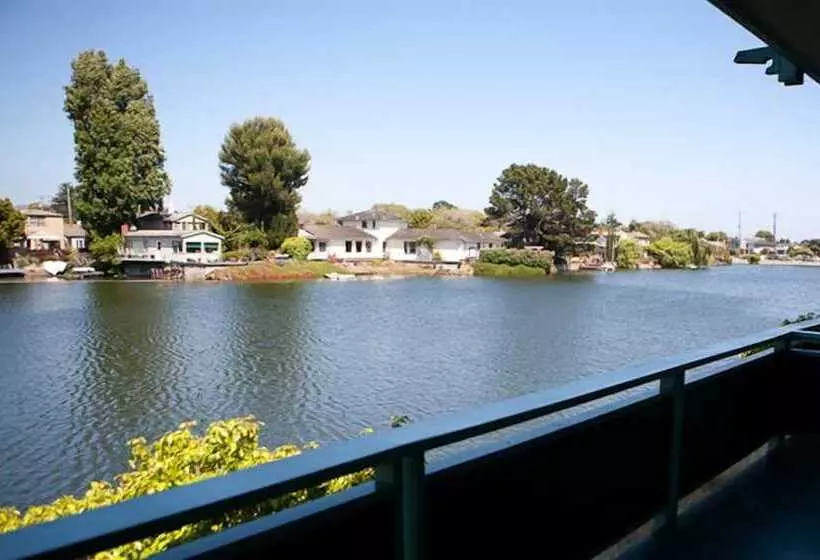 فندق على الطريق Coral Reef Inn & Condo Suites