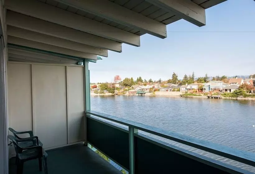 فندق على الطريق Coral Reef Inn & Condo Suites