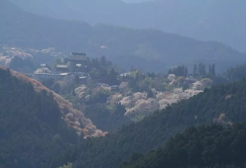 Aamiaismajoitus (B&B) Houtouji Temple