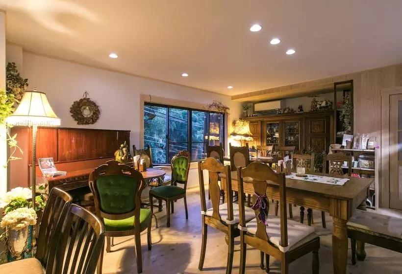 Aamiaismajoitus (B&B) Houtouji Temple