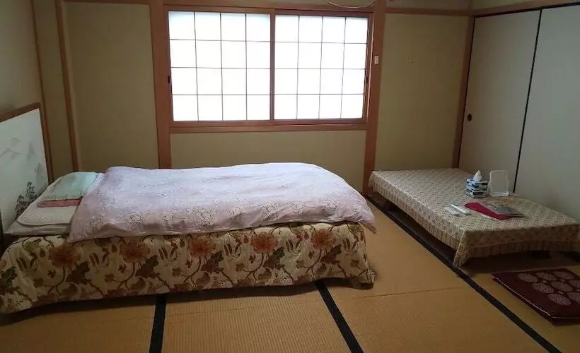 Aamiaismajoitus (B&B) Houtouji Temple