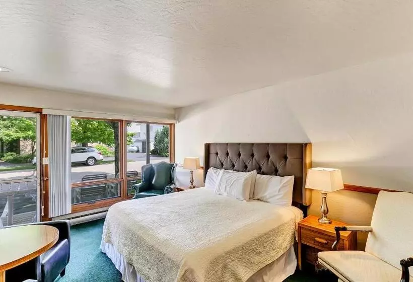 هتل Fish Creek Inn
