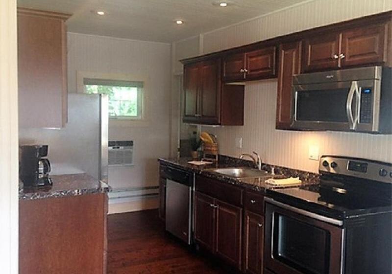 فندق Fish Creek Inn