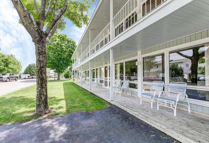 فندق Fish Creek Inn