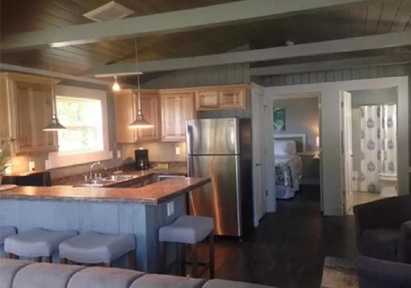 هتل Fish Creek Inn