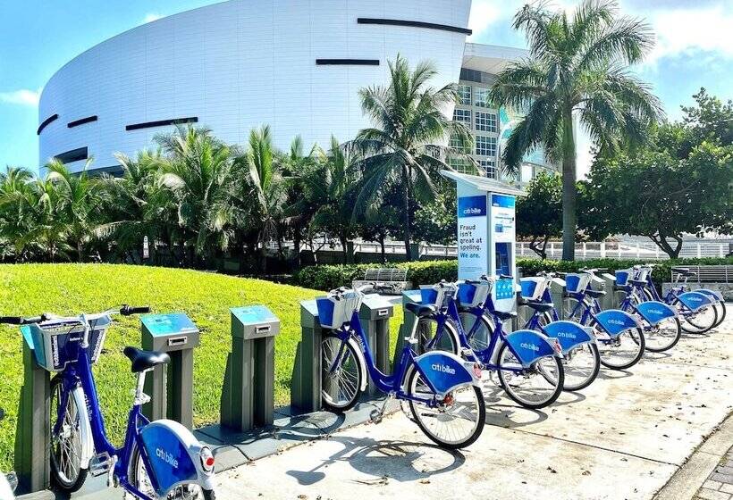 בית מלון כפרי Indigo Miami Brickell By Ihg