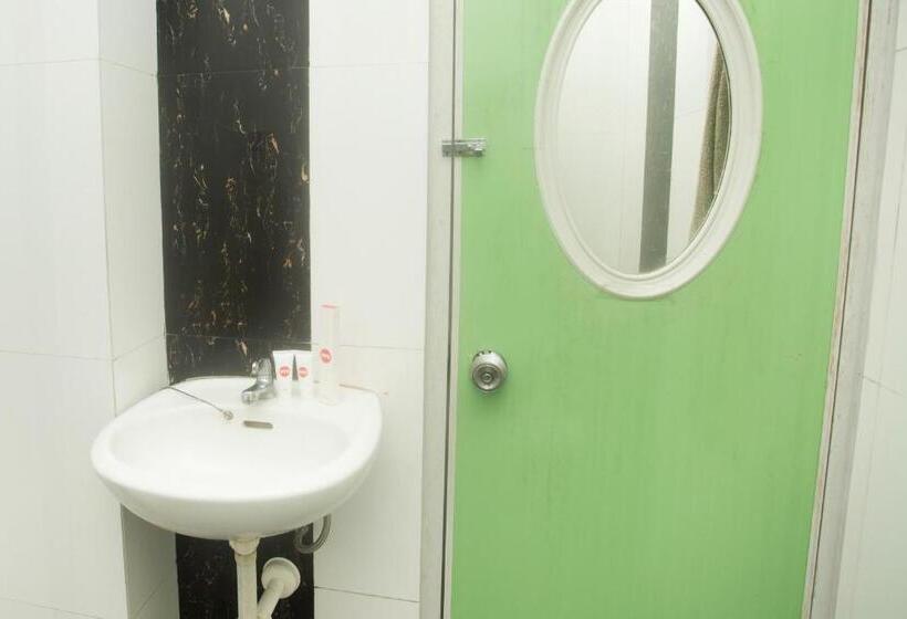 فندق Oyo 850 Lapan Lapan