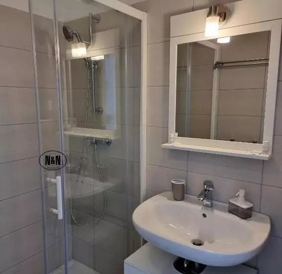 پانسیون N&n Apartments And Rooms By Locap Group