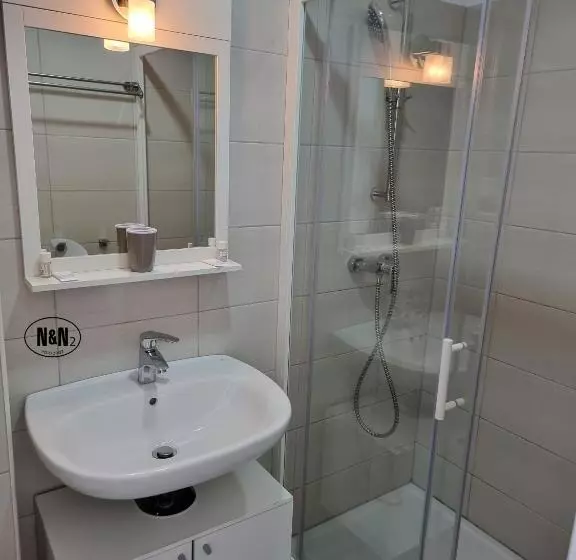 پانسیون N&n Apartments And Rooms By Locap Group