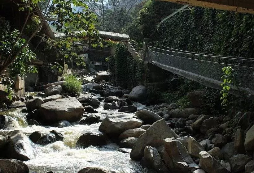 ユースホステル Rio Escondido
