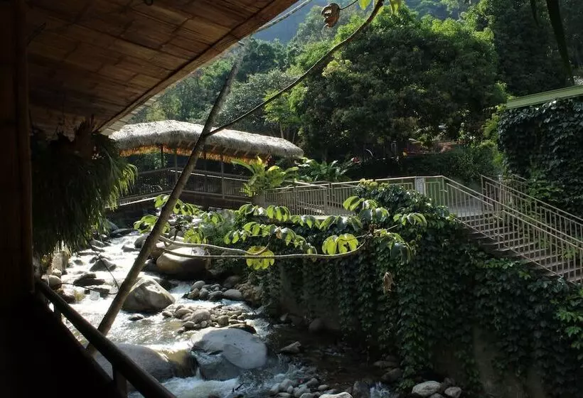 ユースホステル Rio Escondido