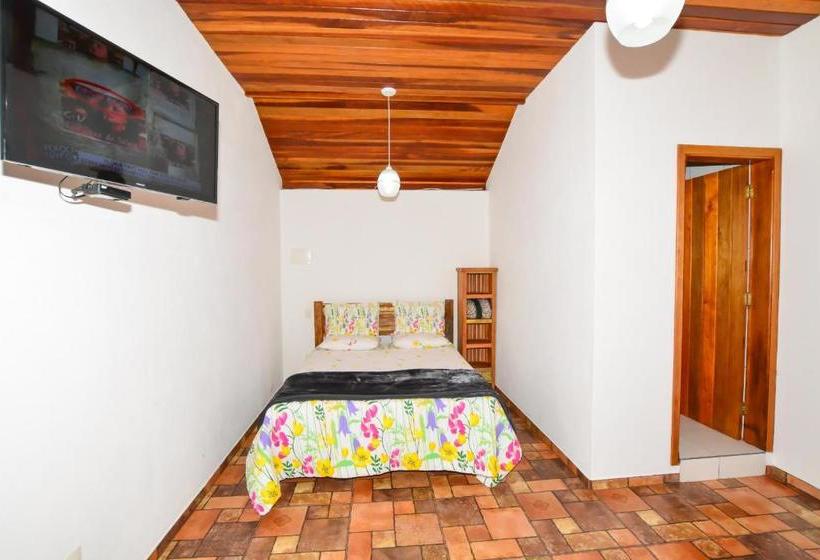 پانسیون Pousada Bruxa Marela