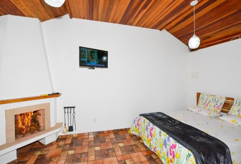 پانسیون Pousada Bruxa Marela