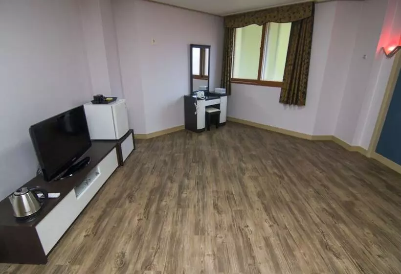 Hyundai Elliot Hotel And Resort