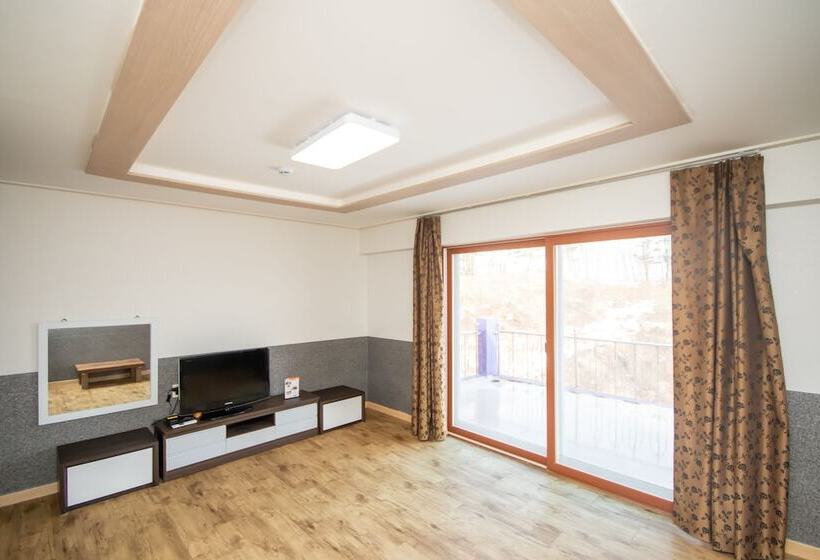 Hyundai Elliot Hotel And Resort