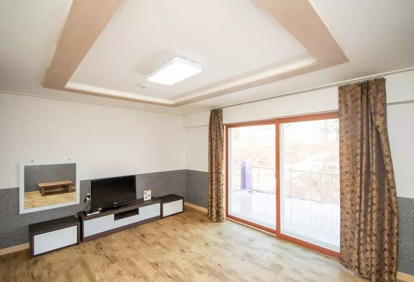 Hyundai Elliot Hotel And Resort