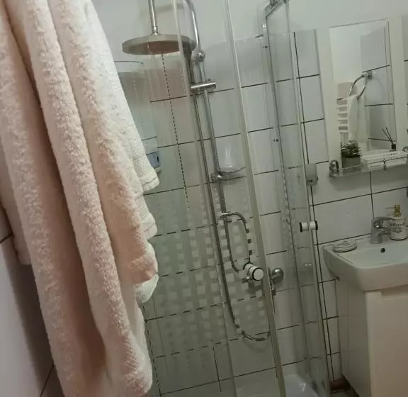 پانسیون Amaraz Center