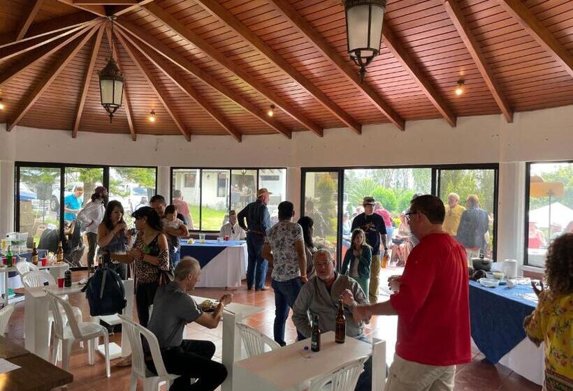 Quito Airport Suites Hotel