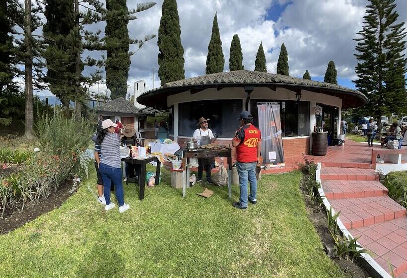 Quito Airport Suites Hotel