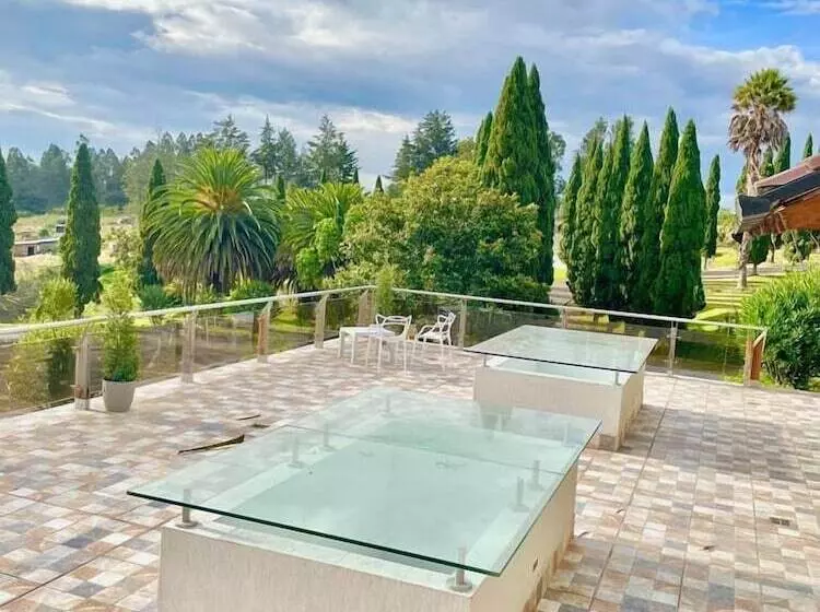 Quito Airport Suites Hotel