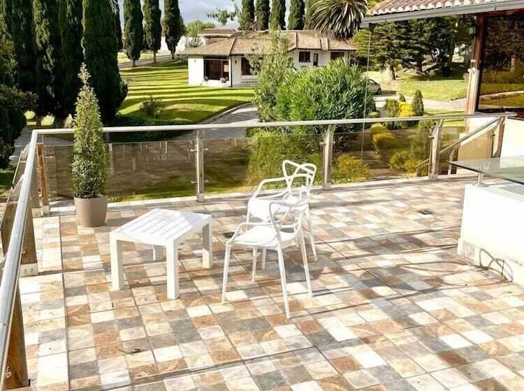 Quito Airport Suites Hotel