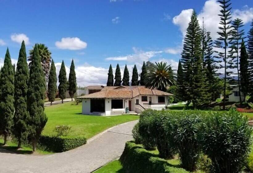 Quito Airport Suites Hotel