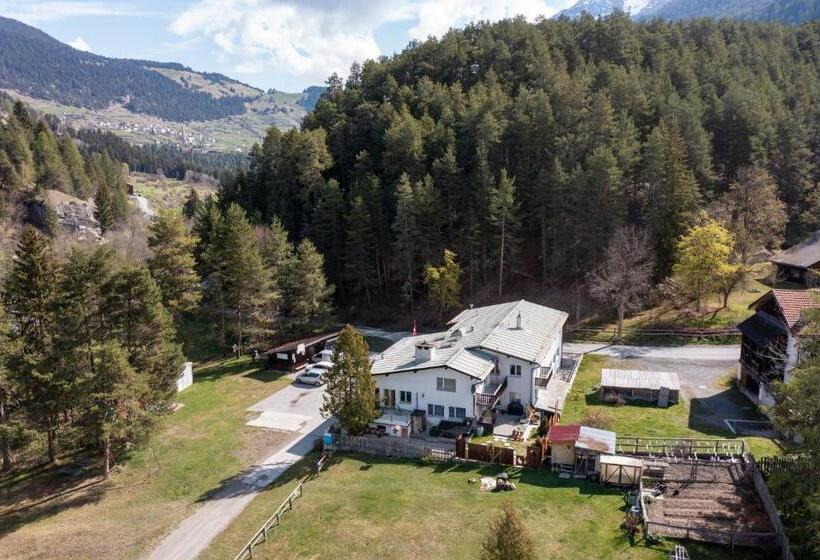 ペンション Pensiun Lischana