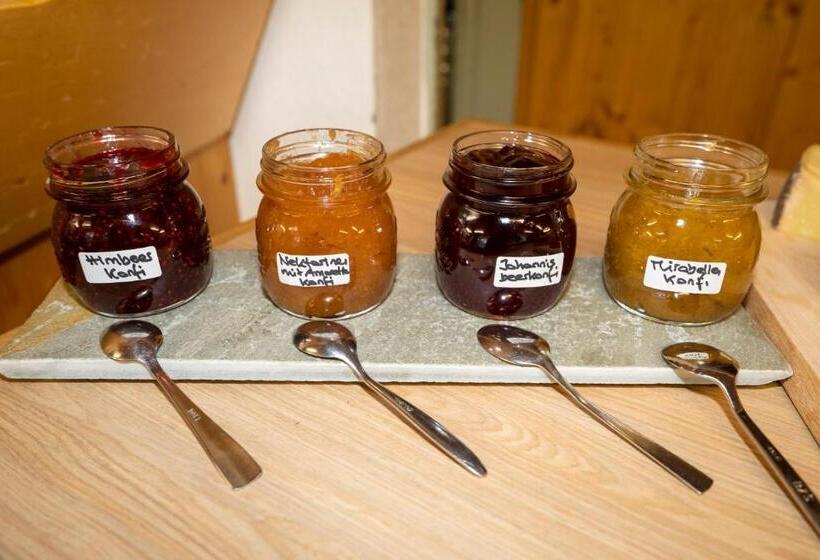 ペンション Pensiun Lischana