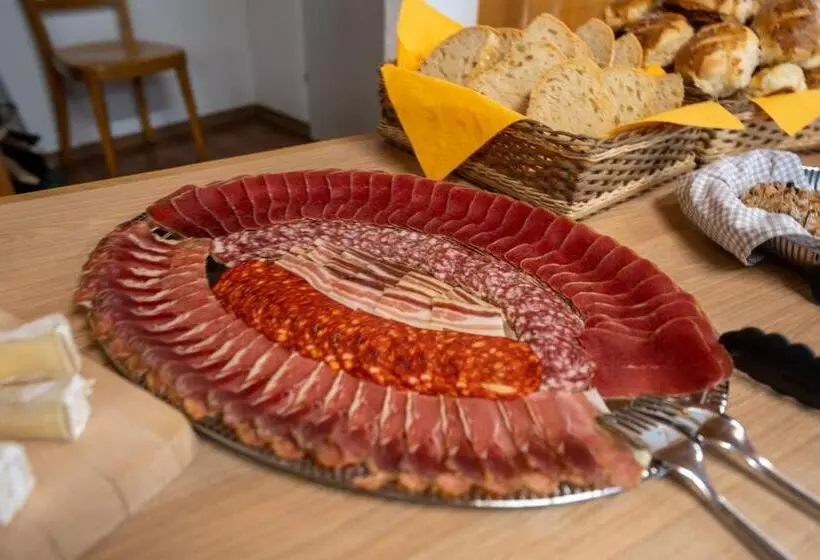 ペンション Pensiun Lischana