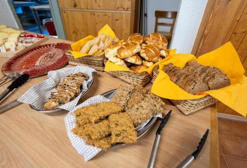 ペンション Pensiun Lischana