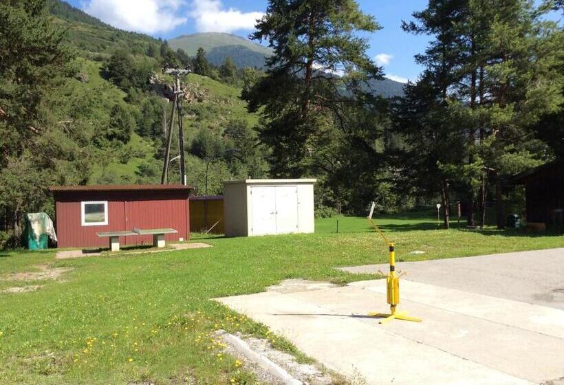 ペンション Pensiun Lischana