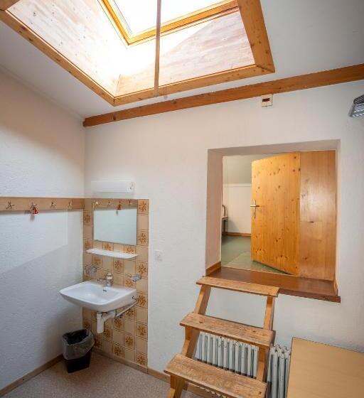 ペンション Pensiun Lischana