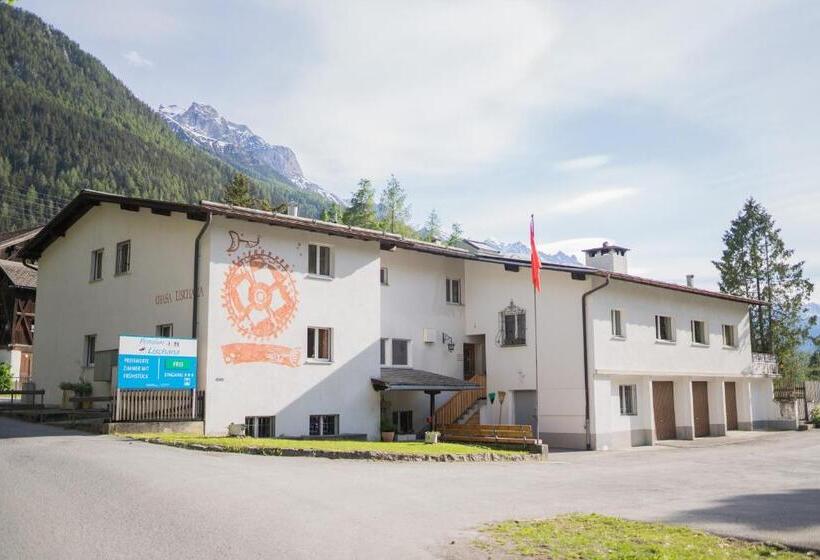 ペンション Pensiun Lischana