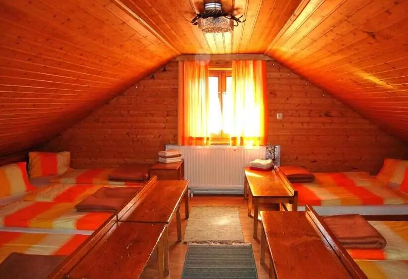 ペンション Krummholzhütte