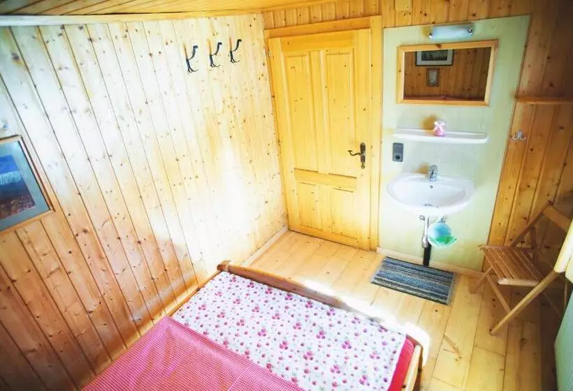 ペンション Krummholzhütte