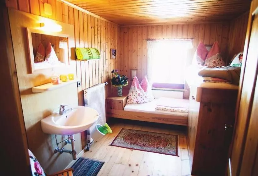ペンション Krummholzhütte