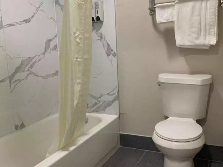 Crescent Park Motel & Suites