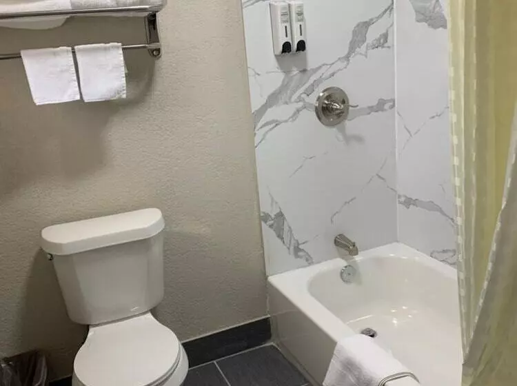 Crescent Park Motel & Suites