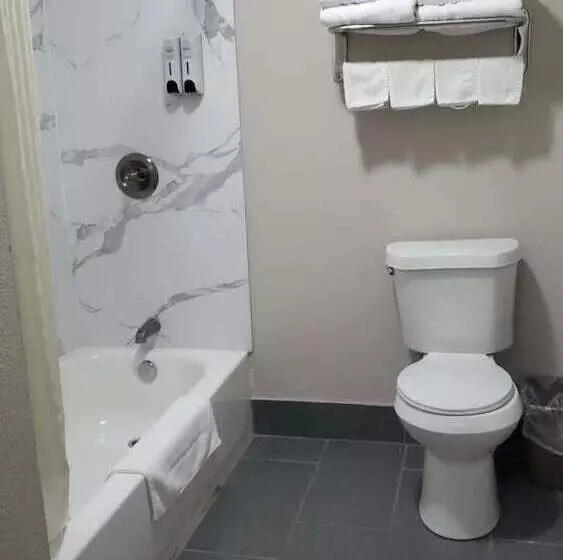 Crescent Park Motel & Suites