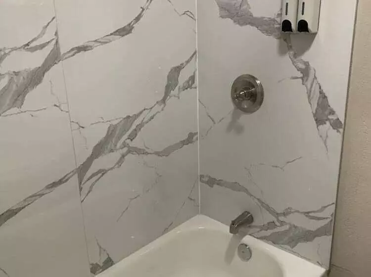 Crescent Park Motel & Suites